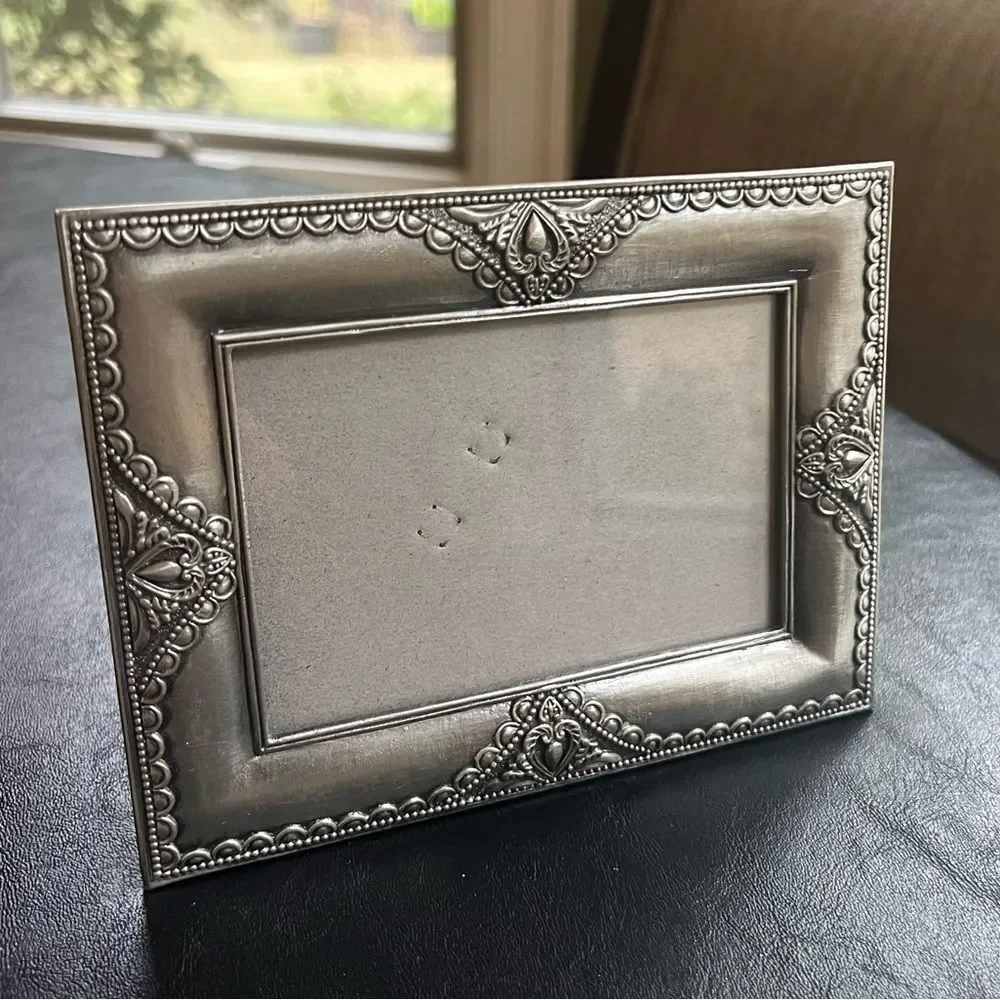 Metal Pictures Frame w/Hearts